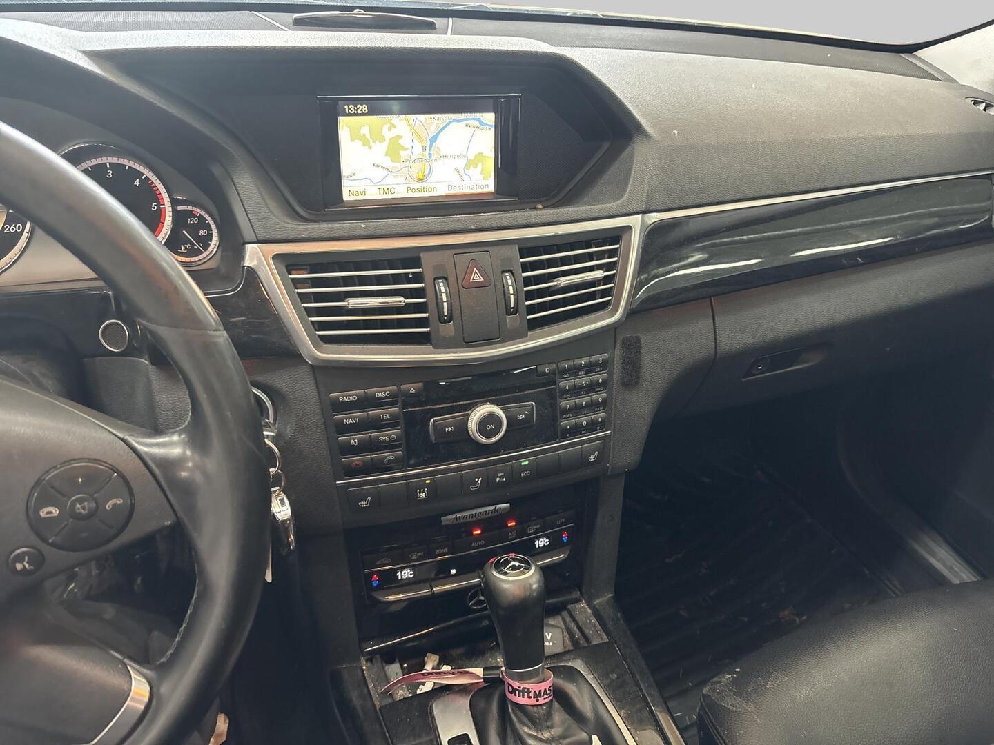 MERCEDES-BENZ E 2011