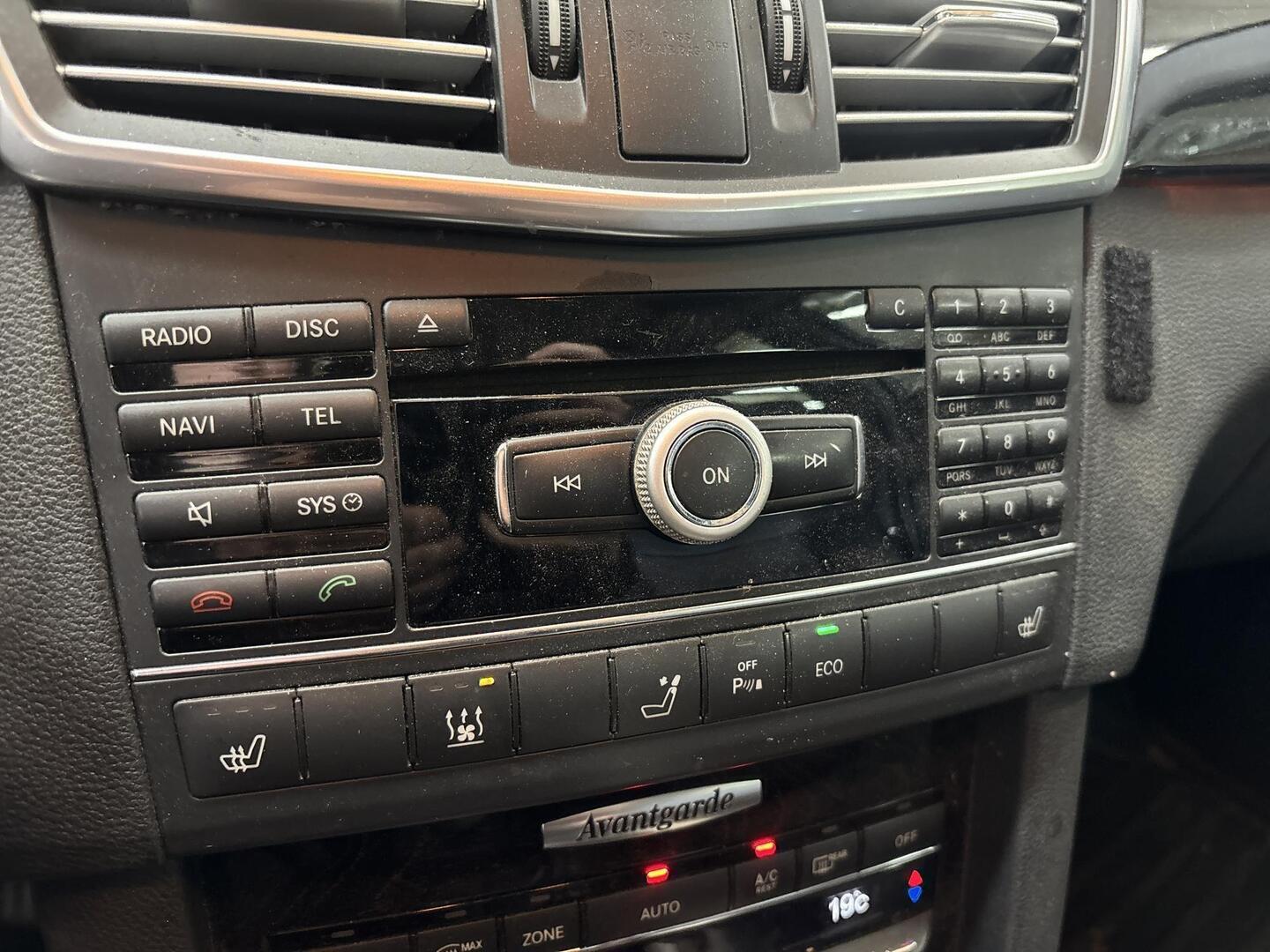 MERCEDES-BENZ E 2011