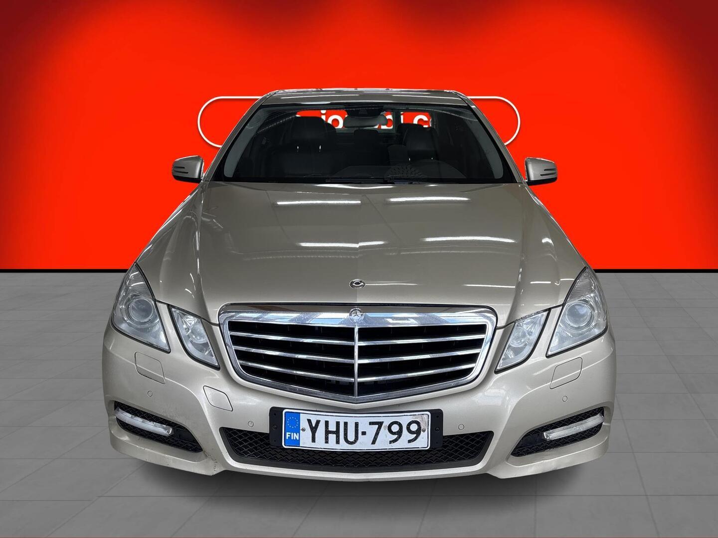 MERCEDES-BENZ E 2011