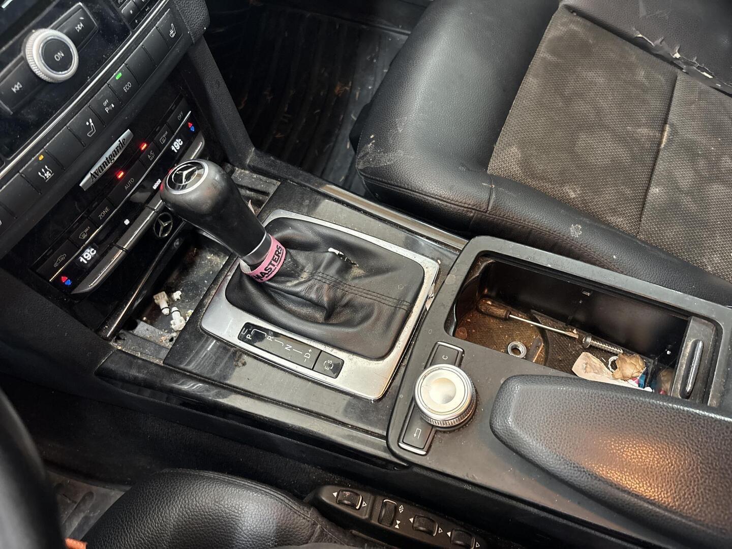 MERCEDES-BENZ E 2011