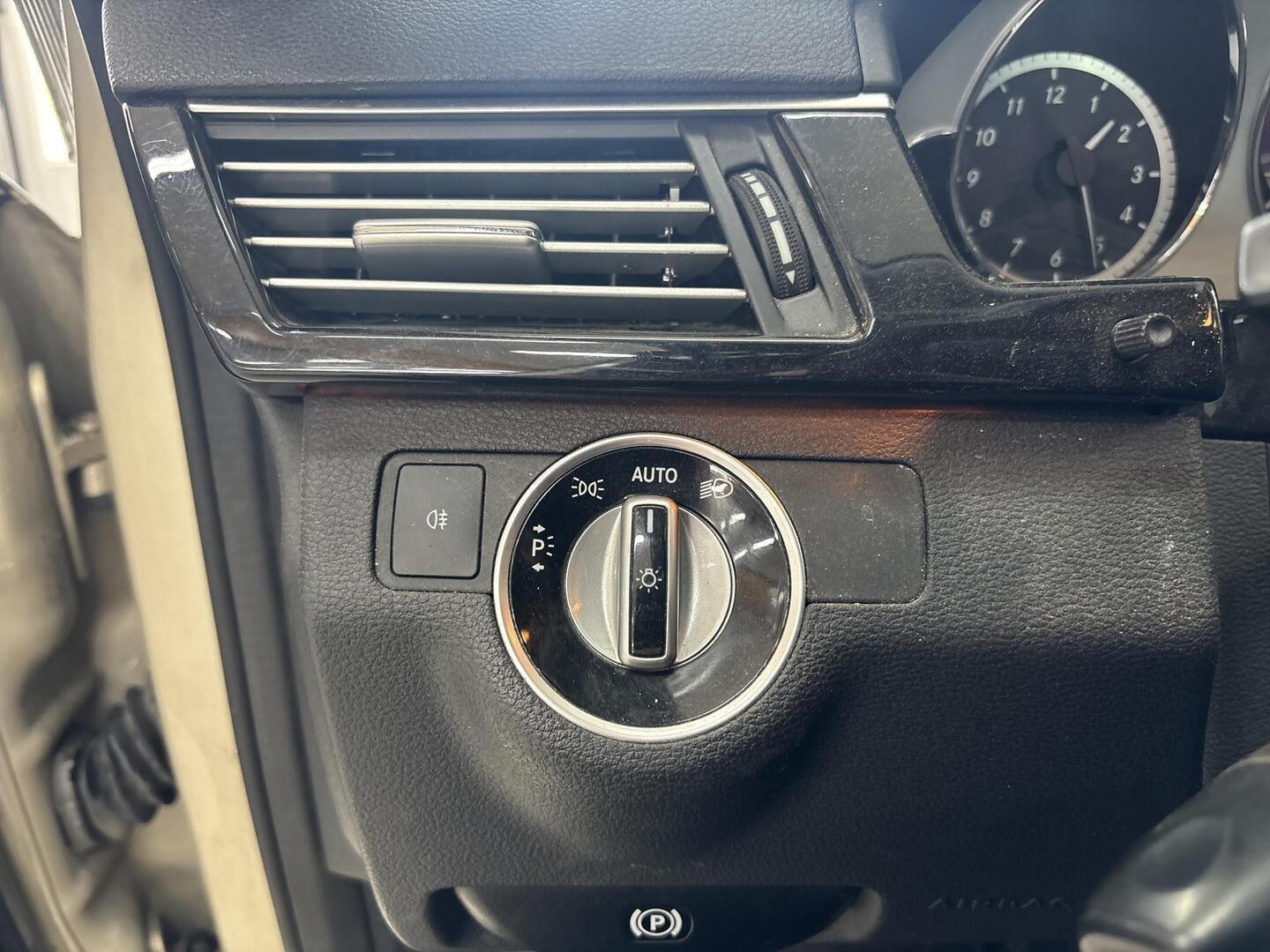MERCEDES-BENZ E 2011