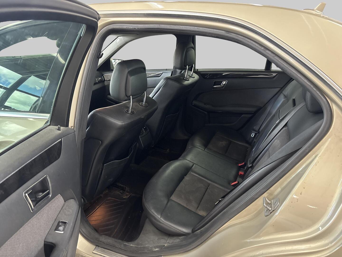 MERCEDES-BENZ E 2011