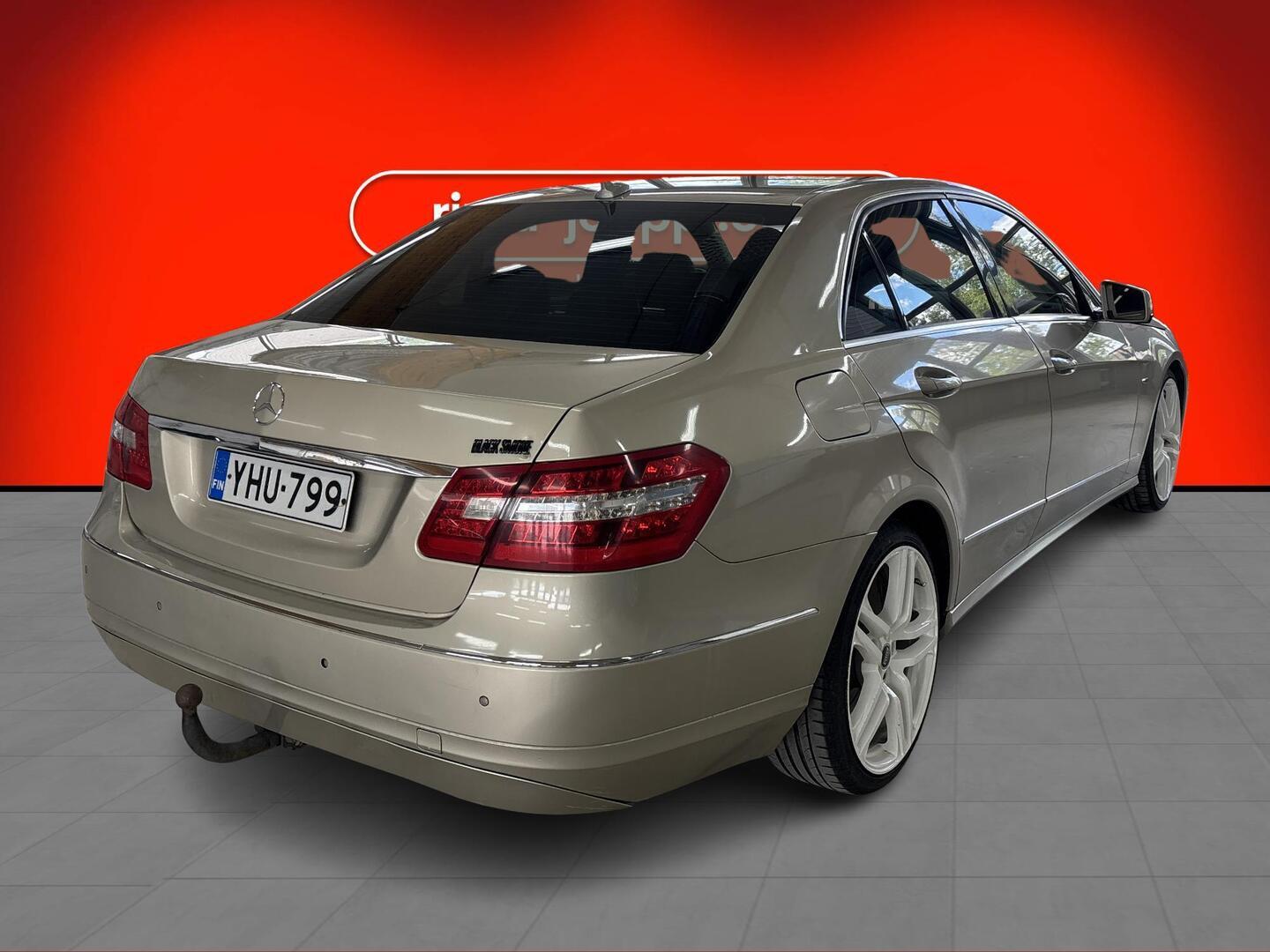MERCEDES-BENZ E 2011