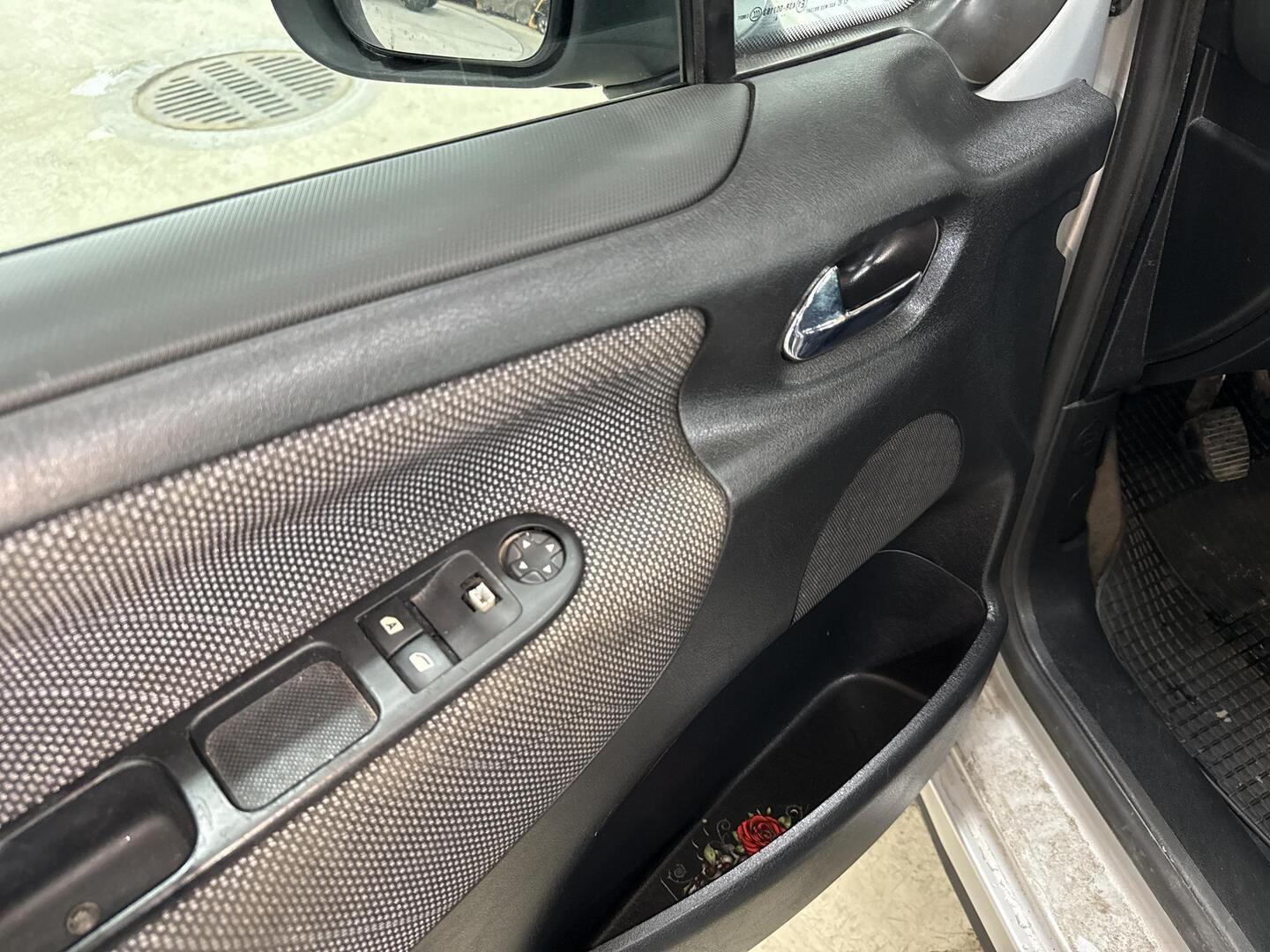 PEUGEOT 207 2007