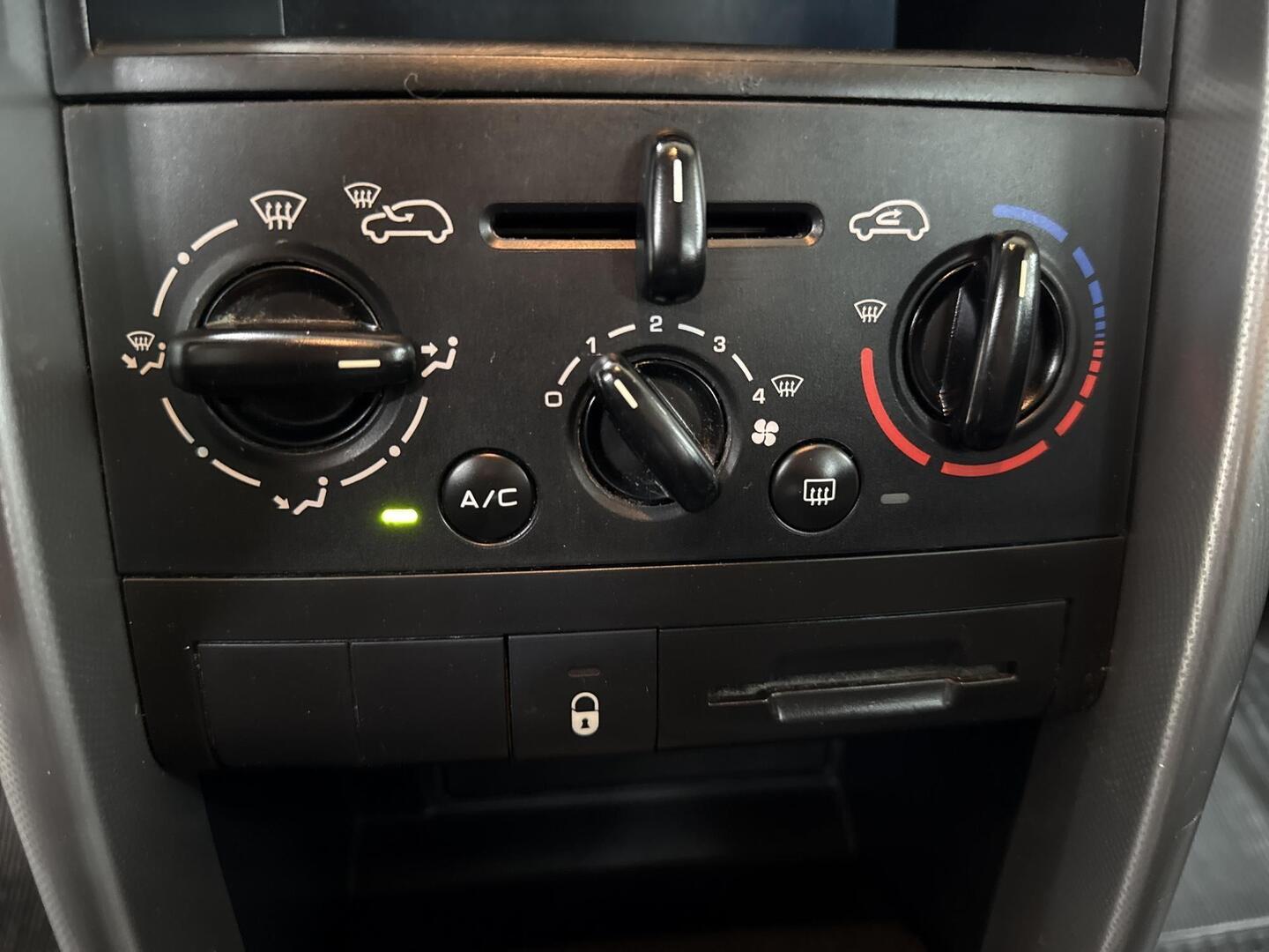 PEUGEOT 207 2007