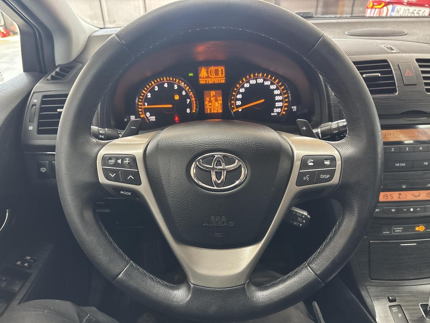 TOYOTA Avensis 2010