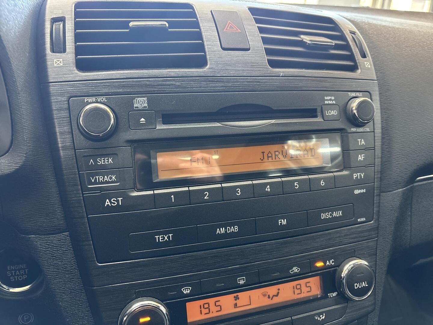 TOYOTA Avensis 2010