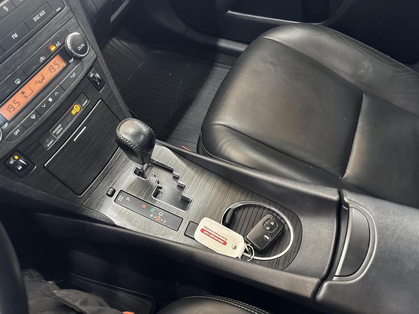 TOYOTA Avensis 2010