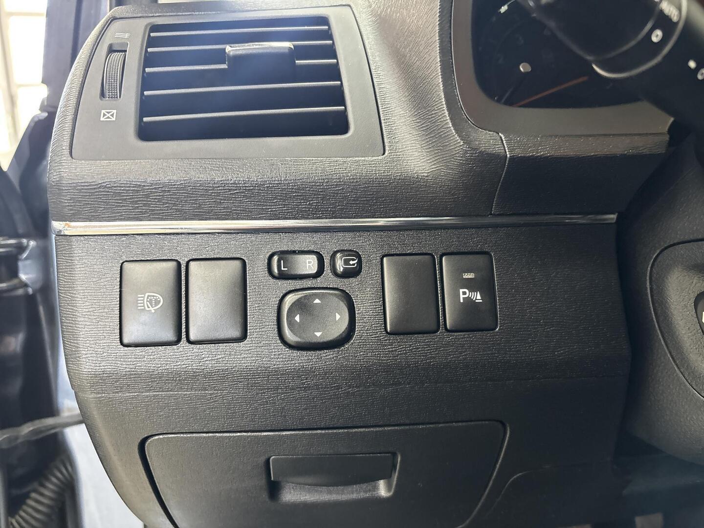 TOYOTA Avensis 2010