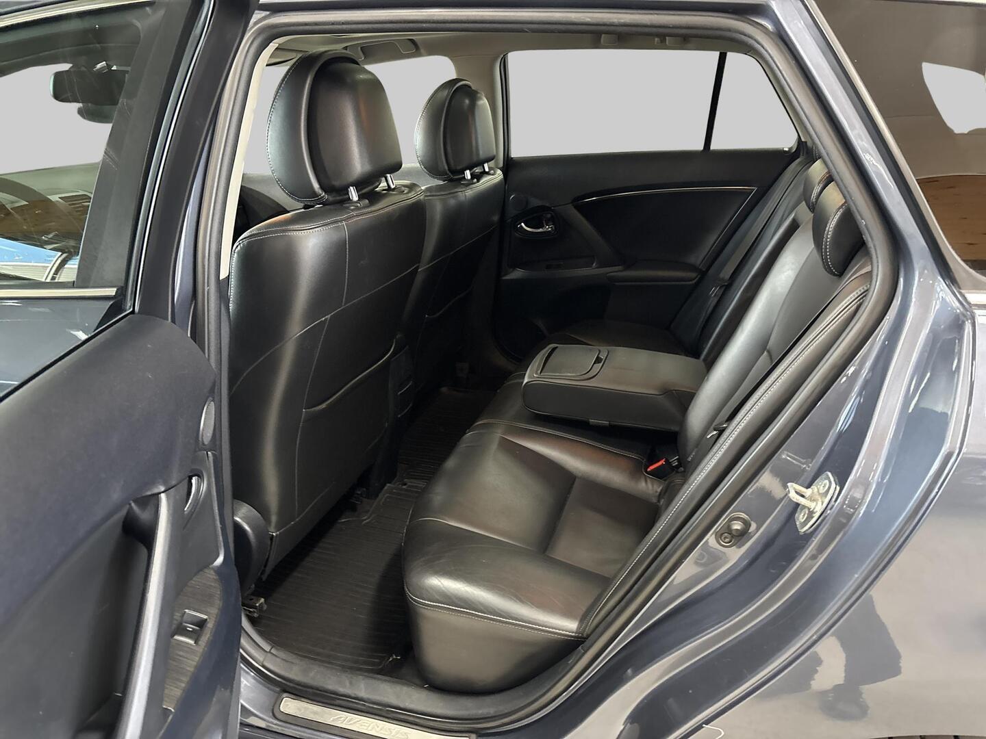 TOYOTA Avensis 2010