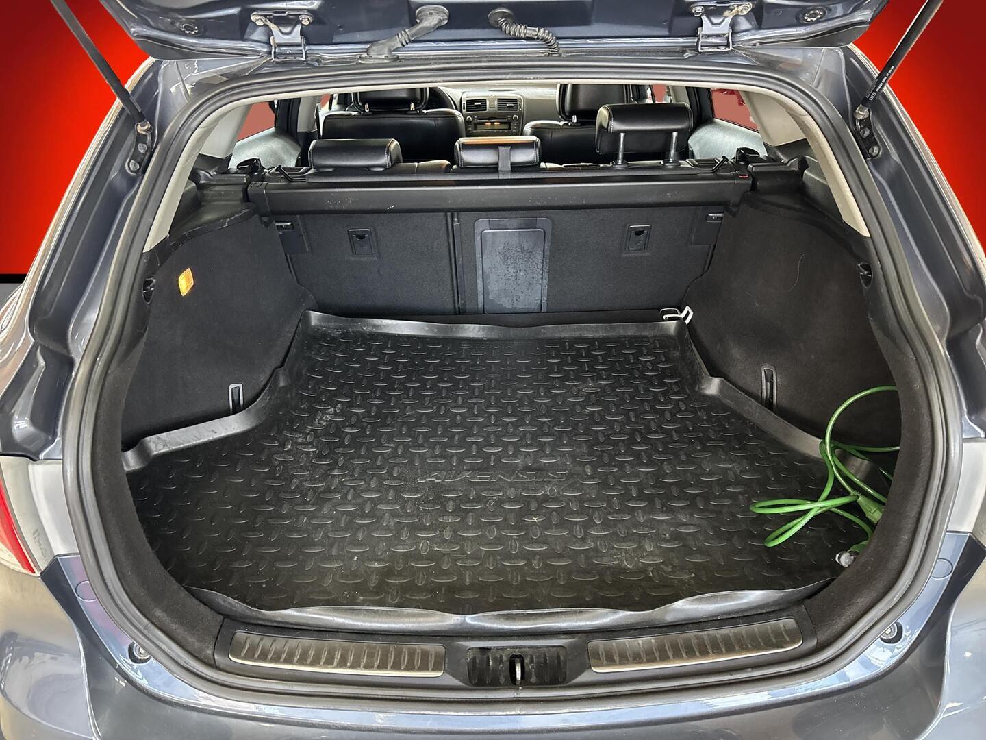TOYOTA Avensis 2010