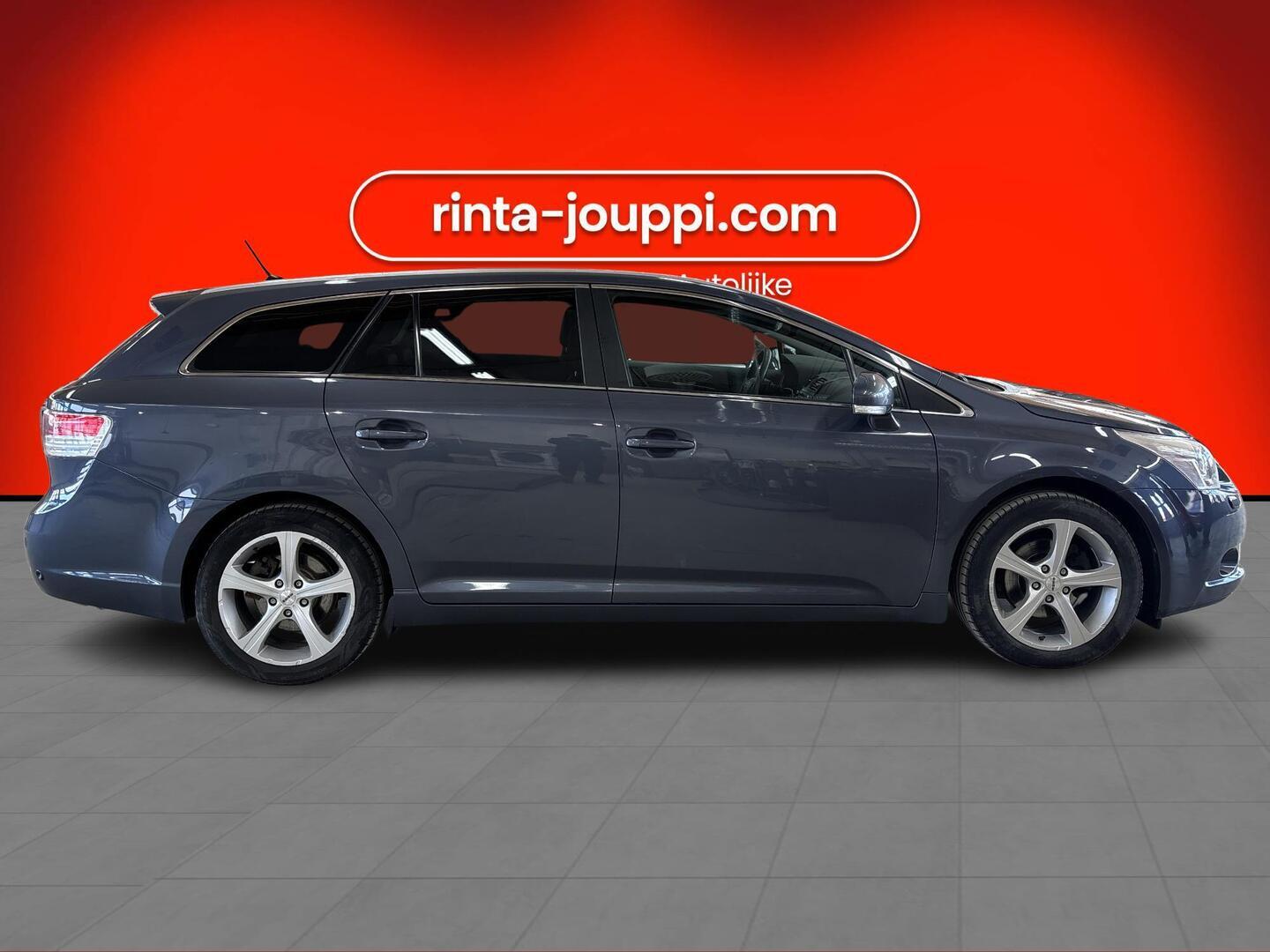 TOYOTA Avensis 2010