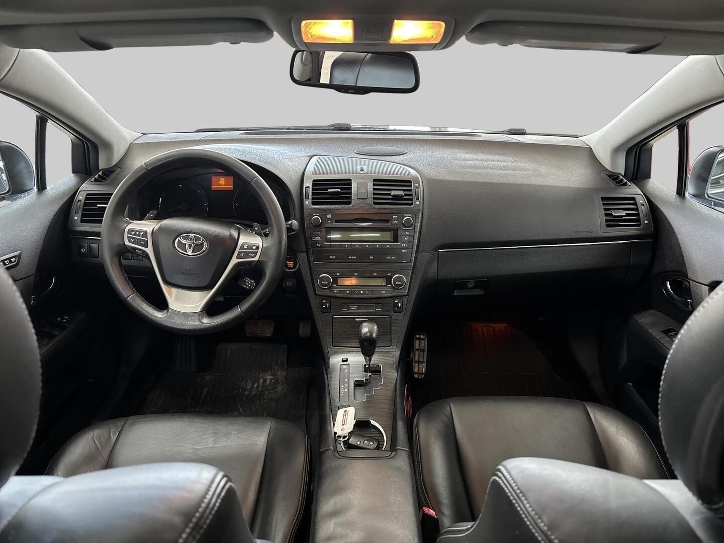 TOYOTA Avensis 2010