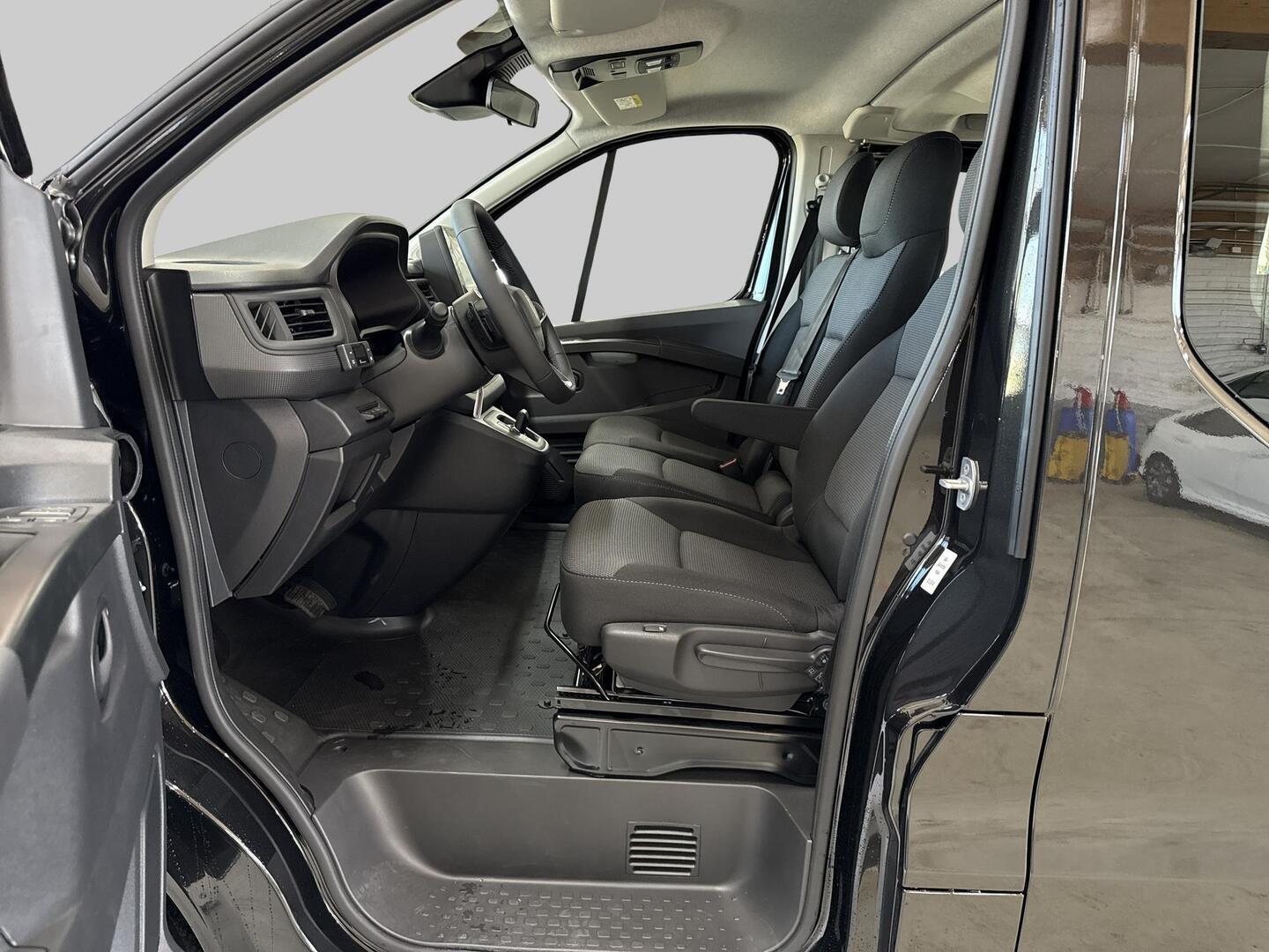 RENAULT Trafic Combi 2025