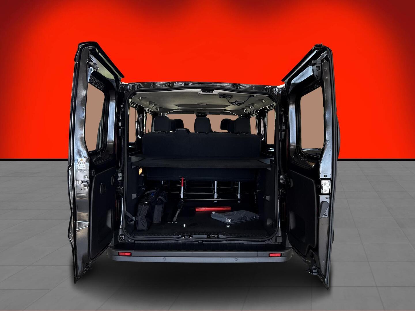 RENAULT Trafic Combi 2025