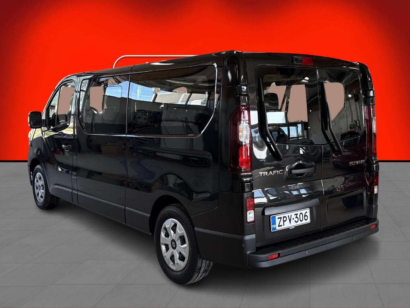 RENAULT Trafic Combi 2025