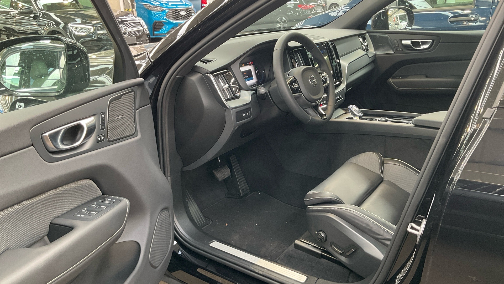 VOLVO XC60 2025