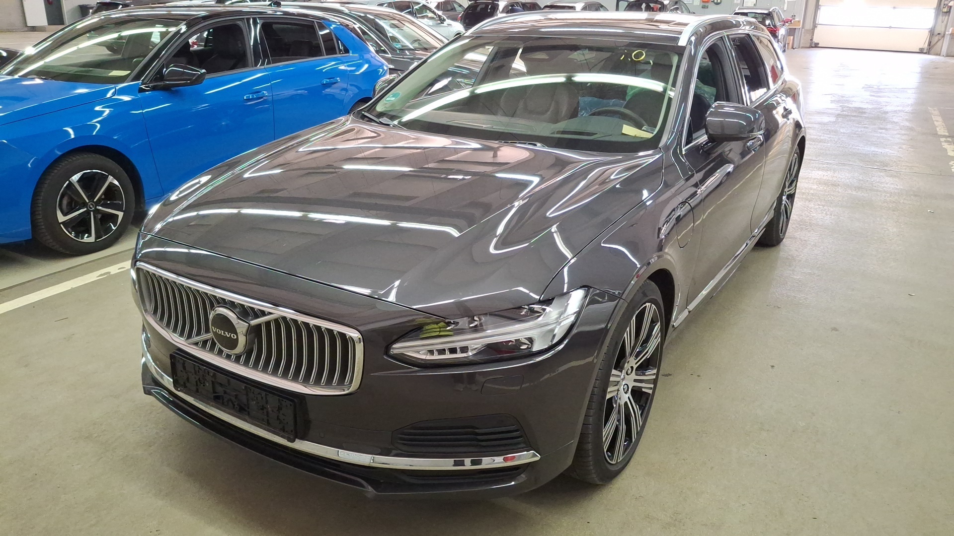 VOLVO V90 2023