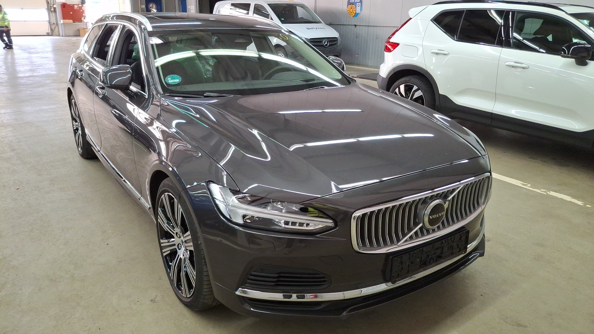 VOLVO V90 2023