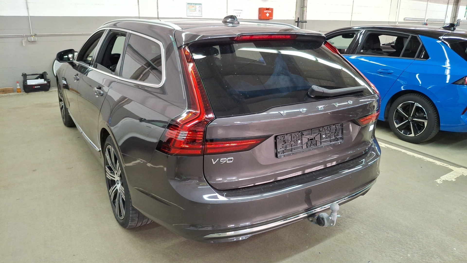 VOLVO V90 2023