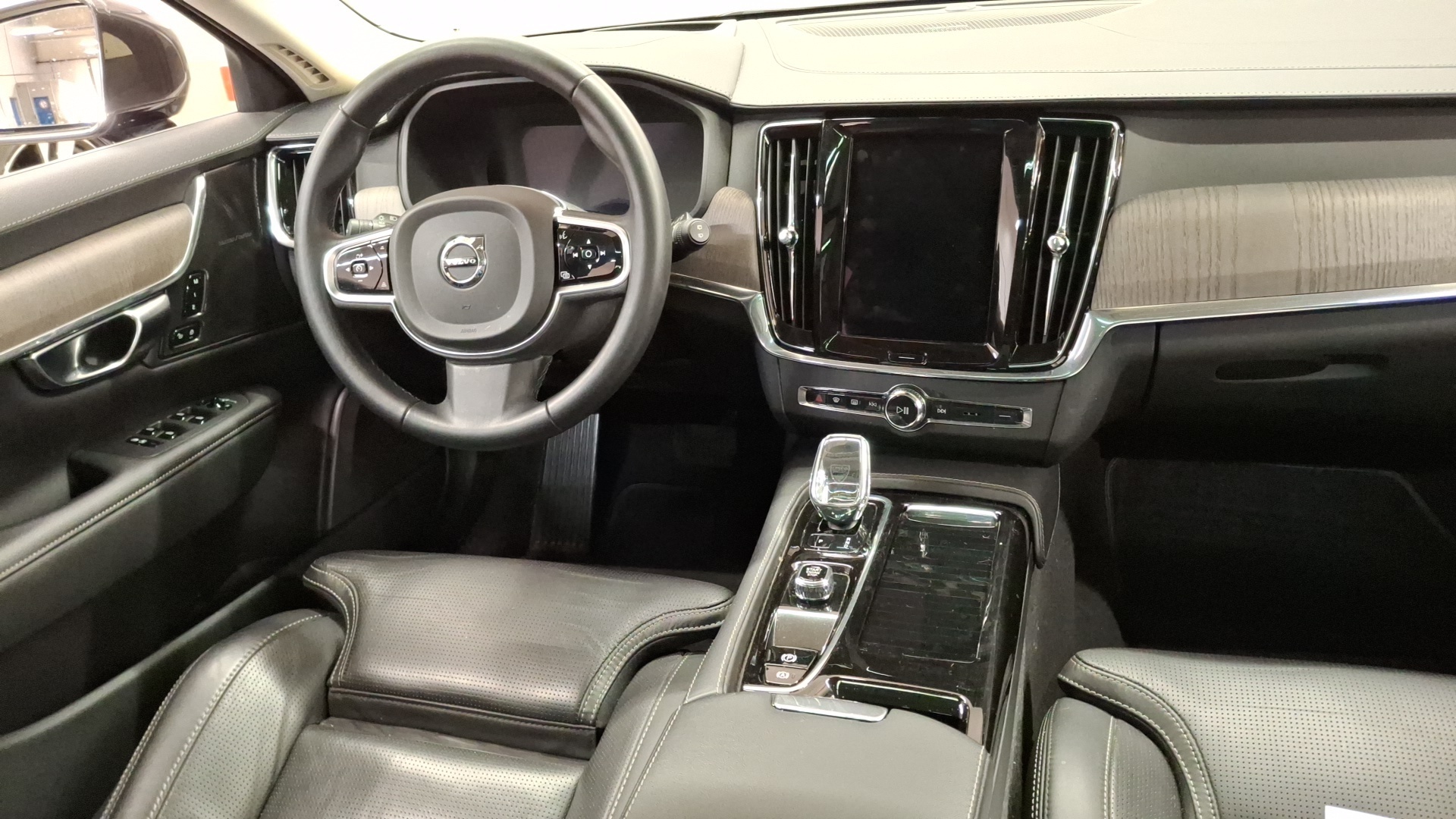 VOLVO V90 2023