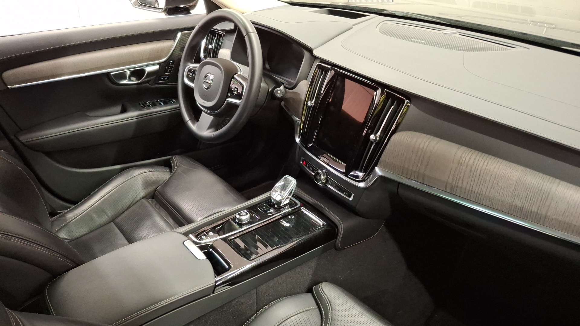 VOLVO V90 2023