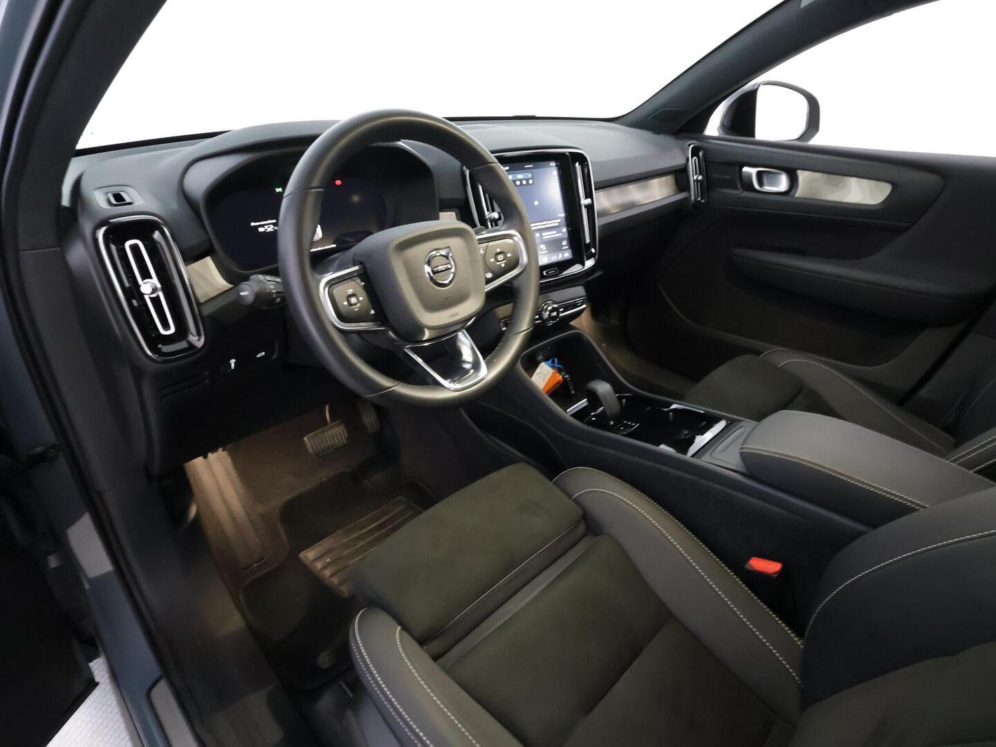 VOLVO C40 2022