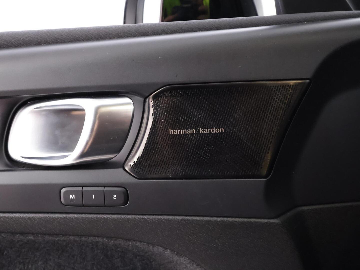 VOLVO C40 2022