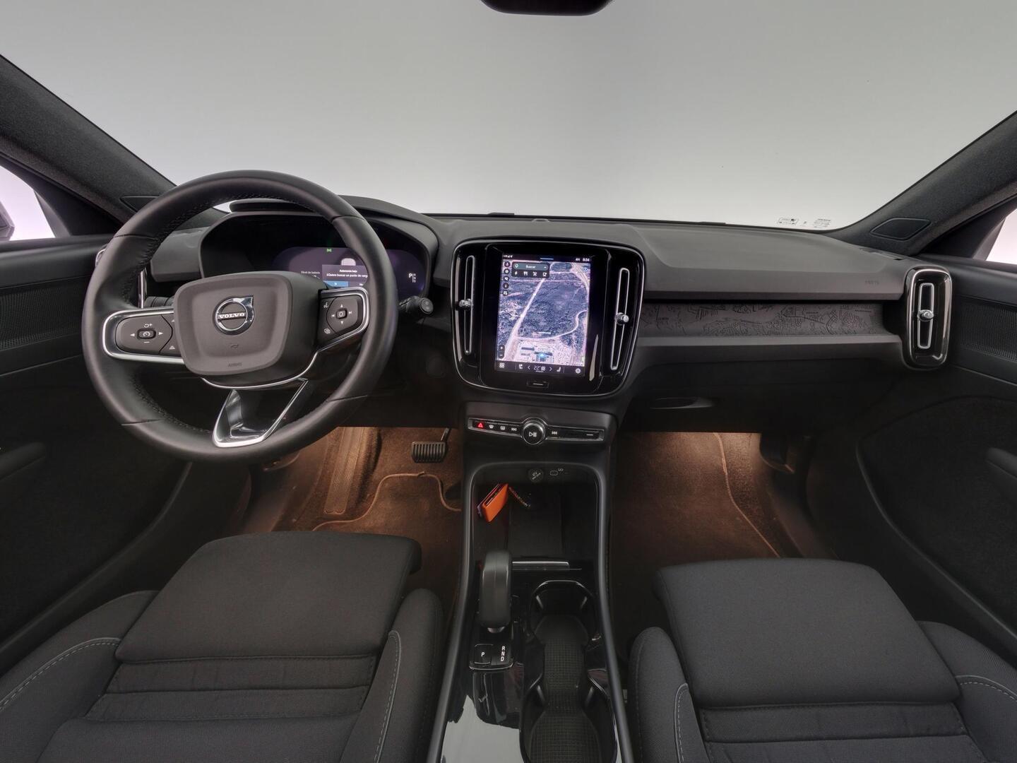 VOLVO XC40 2023