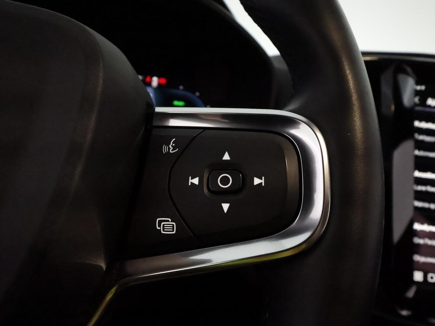 VOLVO XC40 2023