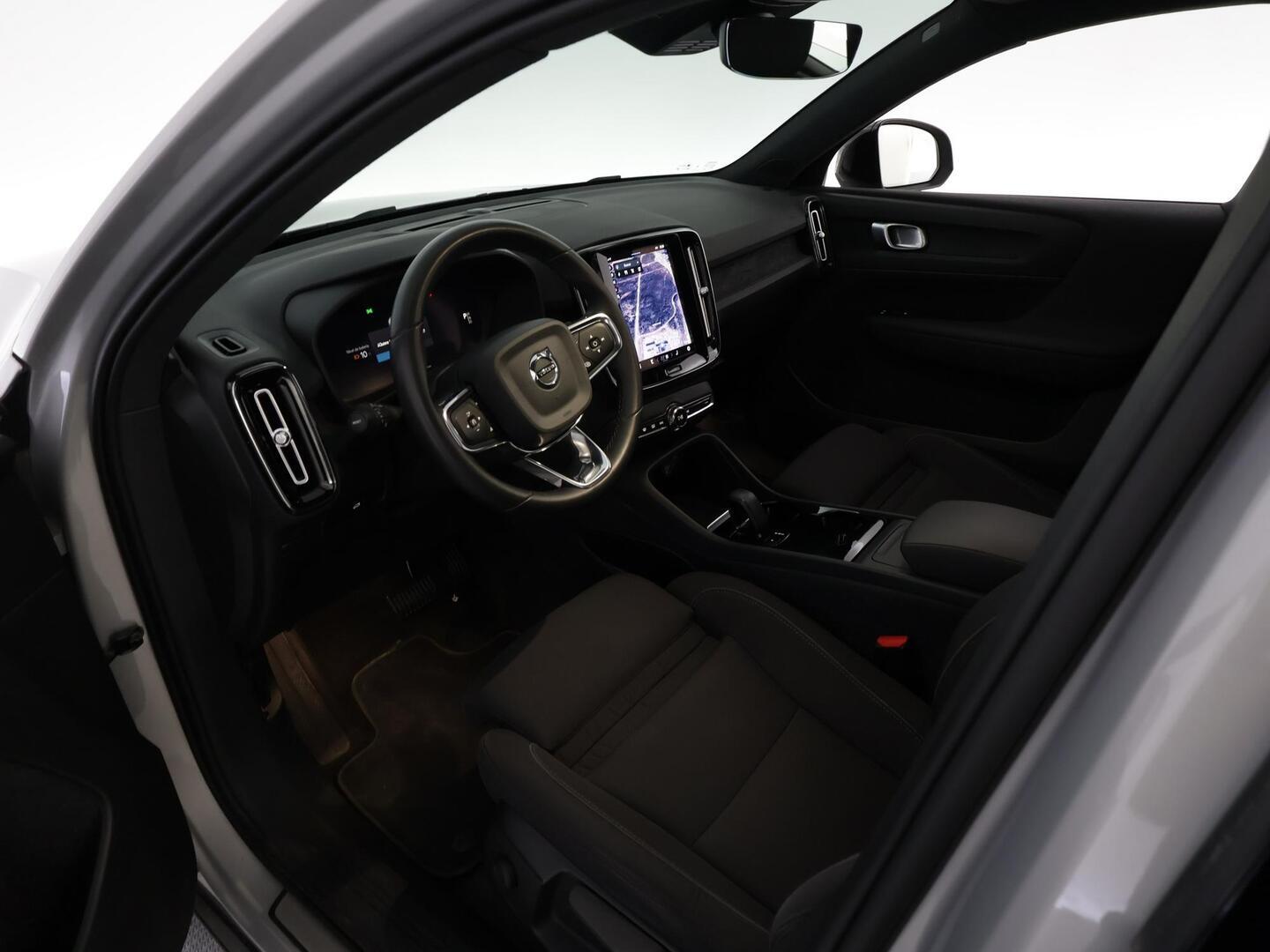 VOLVO XC40 2023