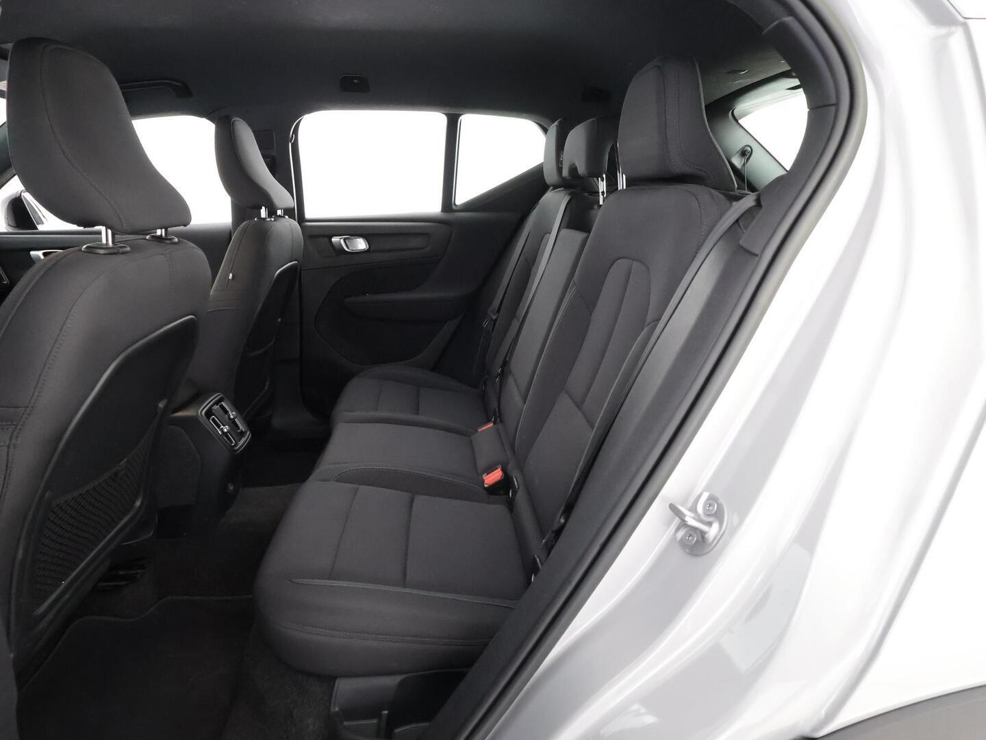 VOLVO XC40 2023