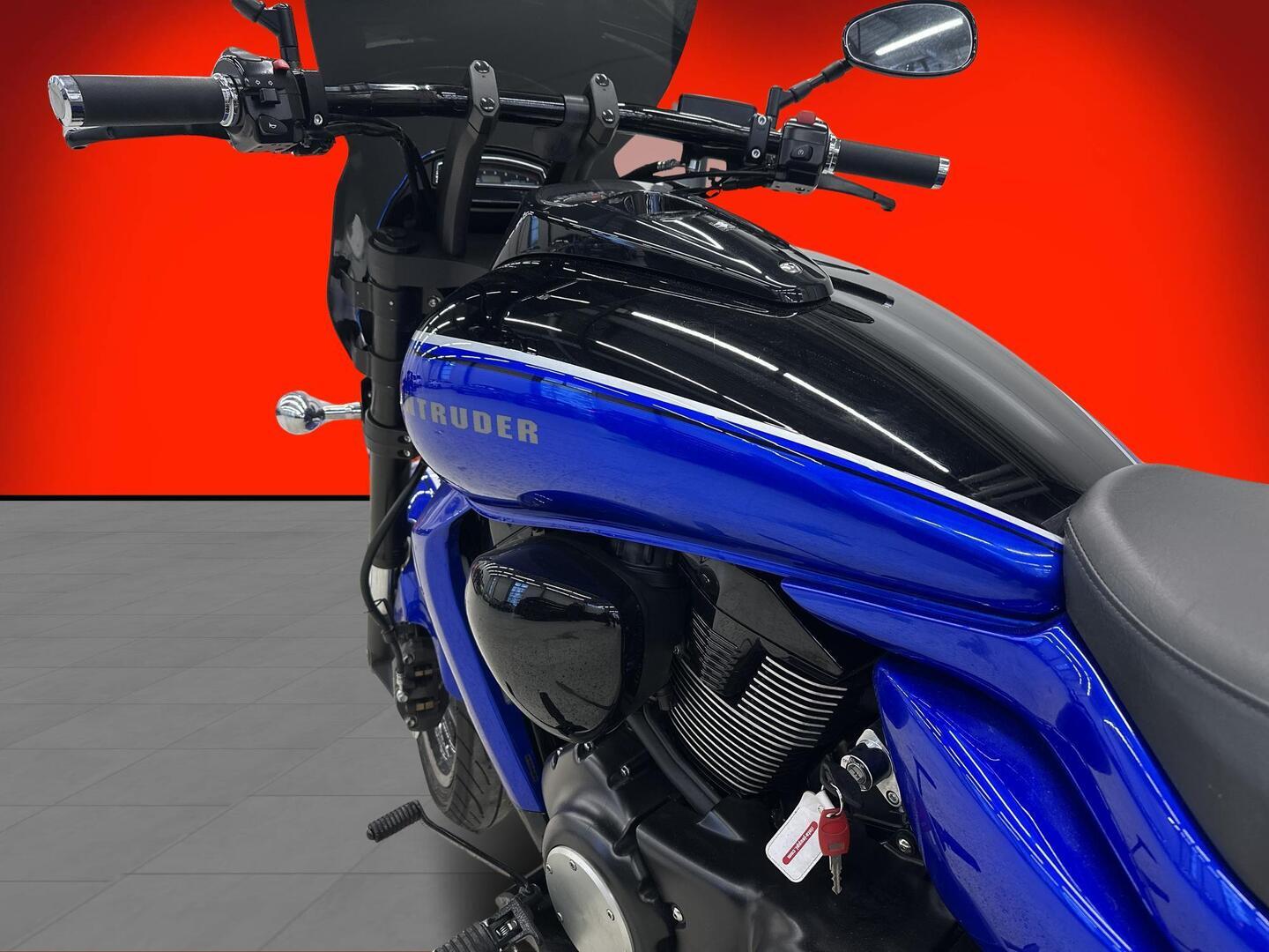 SUZUKI INTRUDER 2017