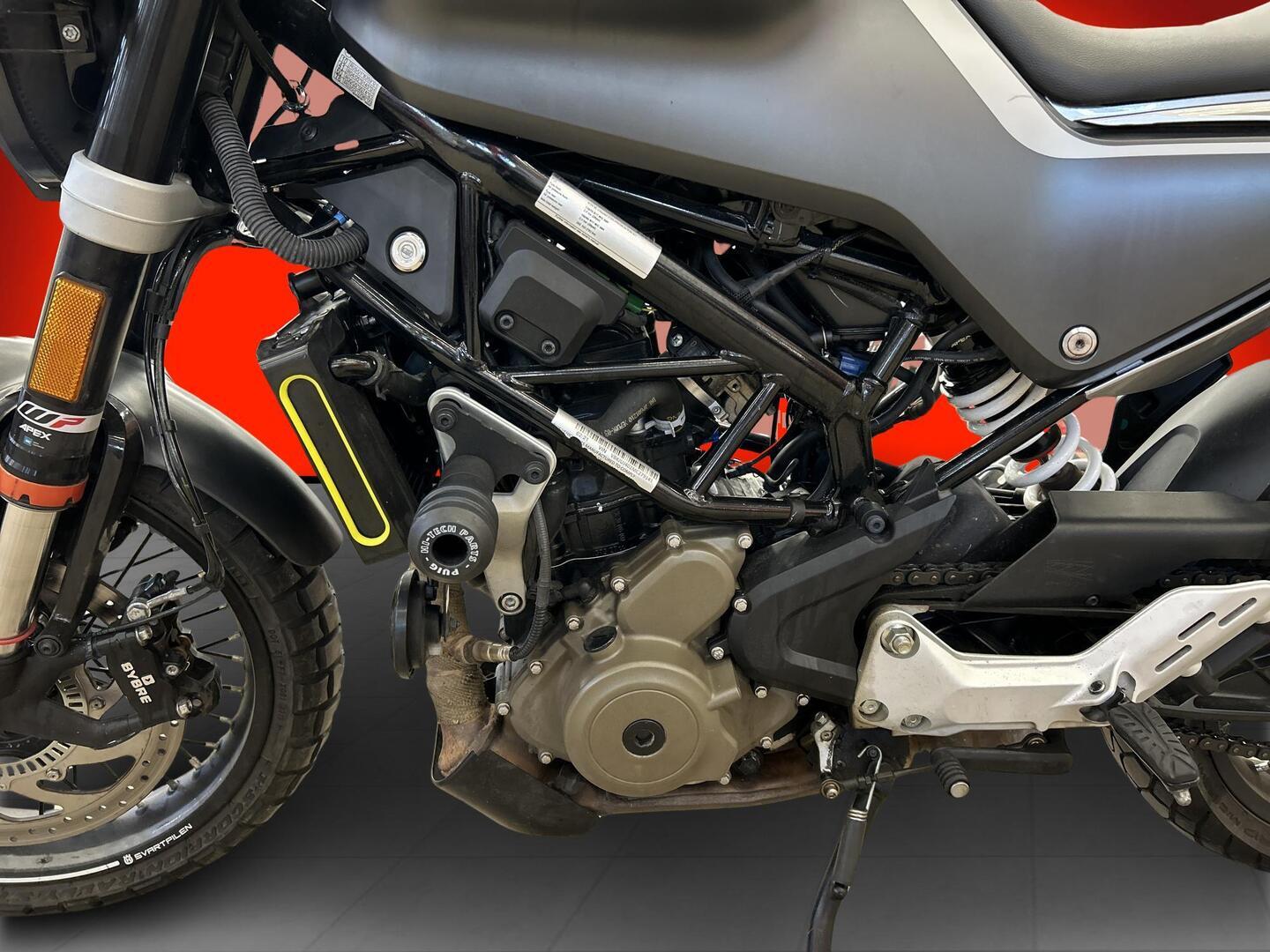 HUSQVARNA SVARTPILEN 2021