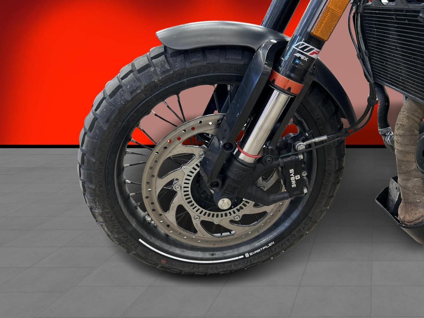 HUSQVARNA SVARTPILEN 2021