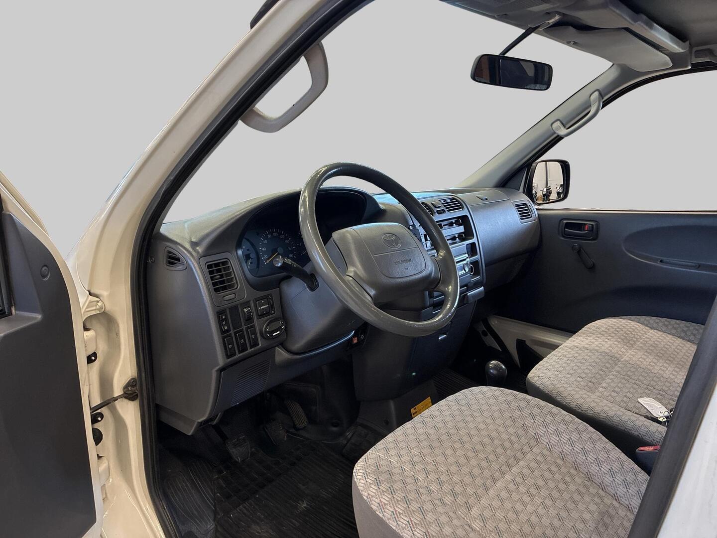 TOYOTA Hiace 2006