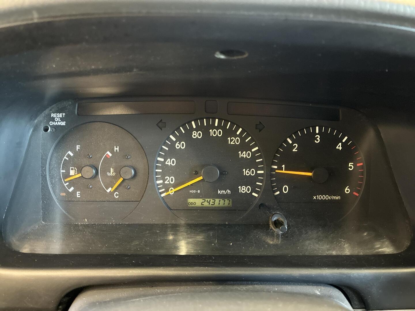 TOYOTA Hiace 2006