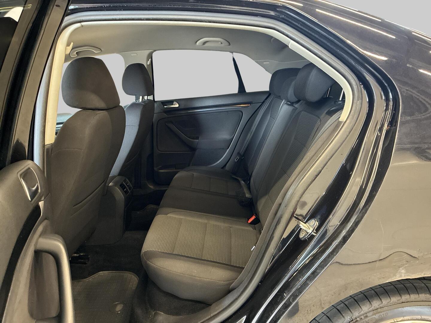 VOLKSWAGEN Jetta 2009