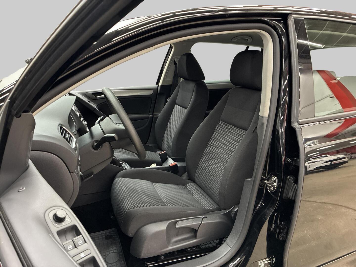 VOLKSWAGEN Golf 2009