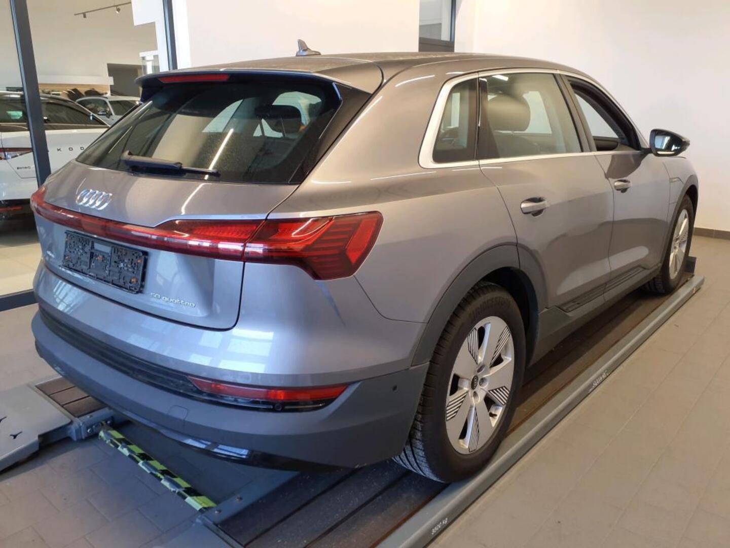 AUDI E-TRON 2023
