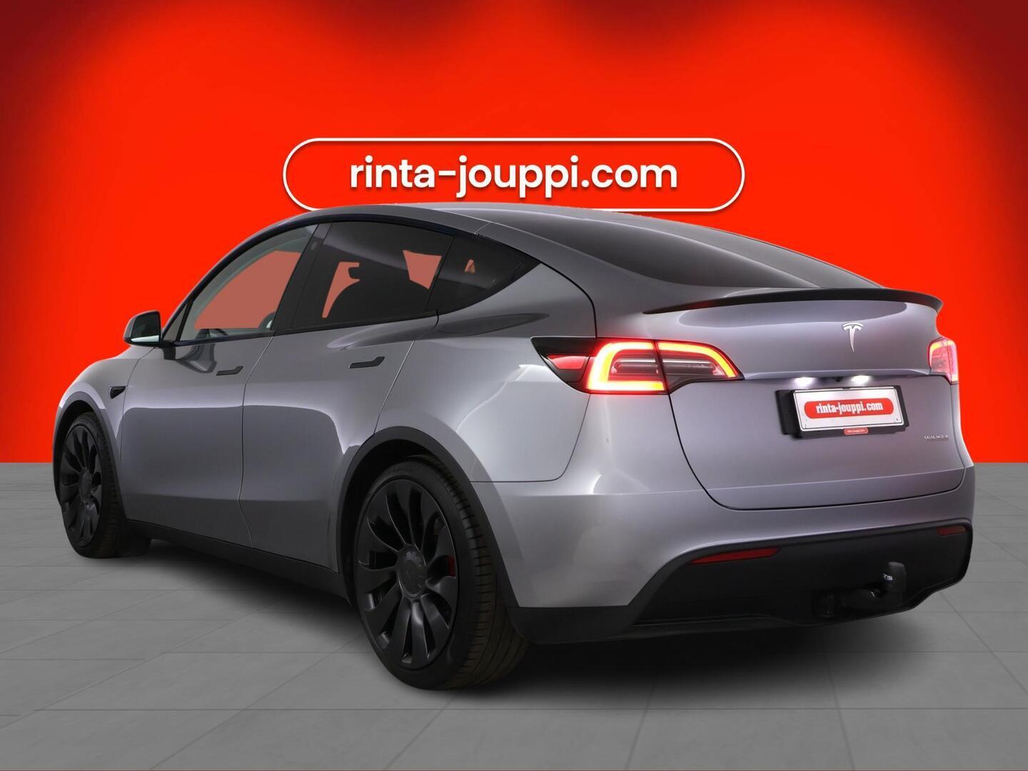 TESLA MODEL Y 2024