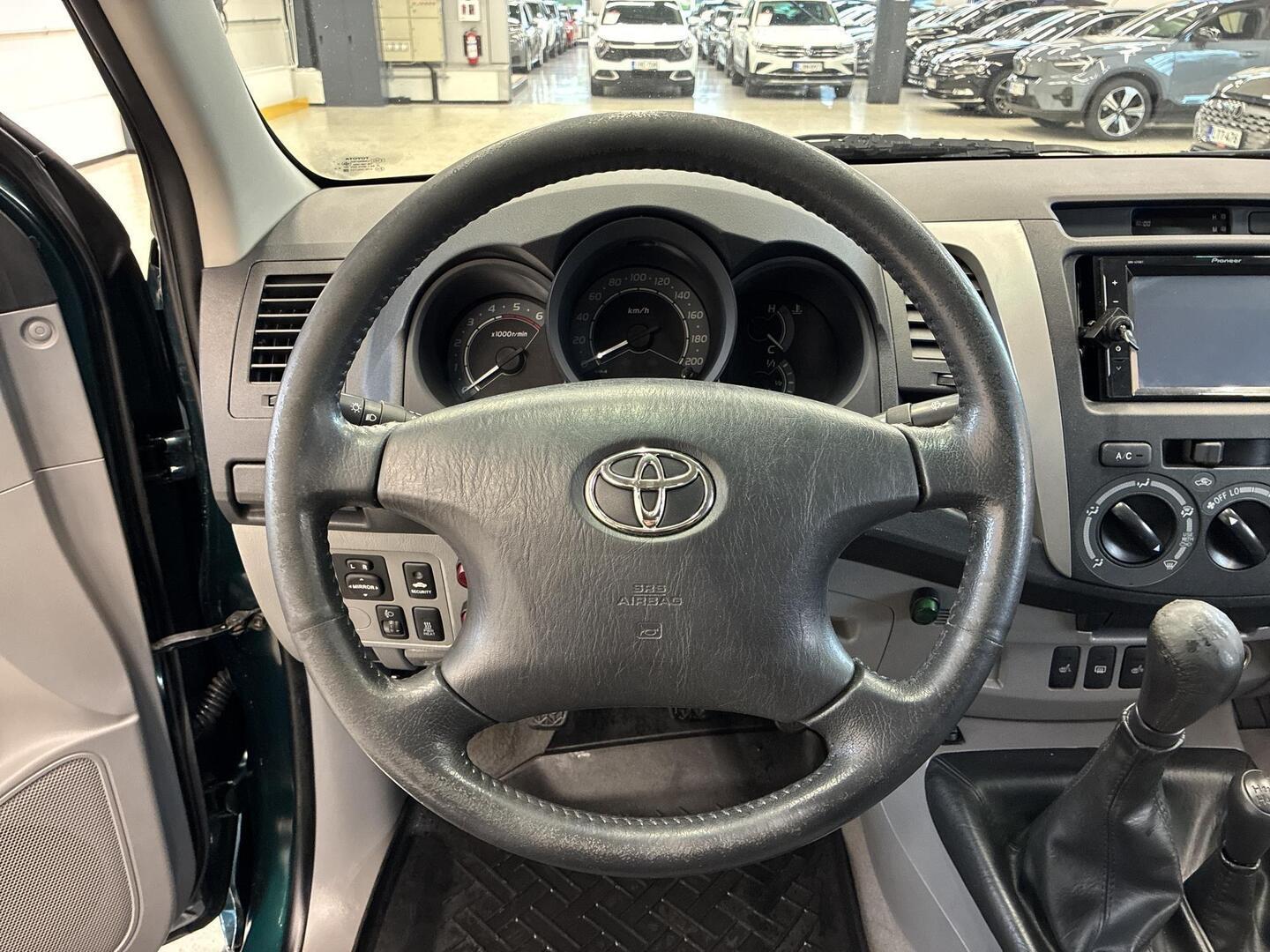 TOYOTA Hilux 2011