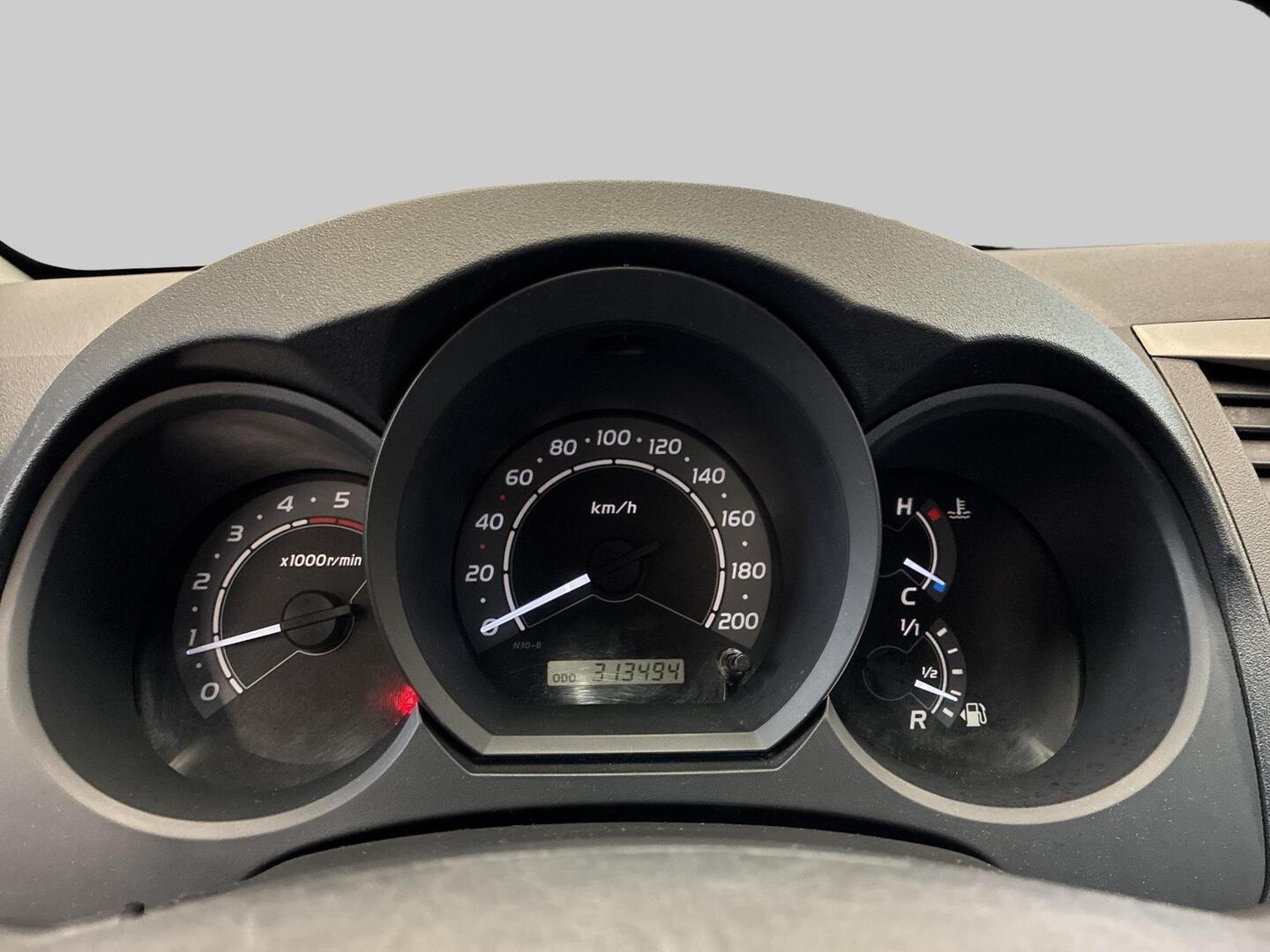 TOYOTA Hilux 2011