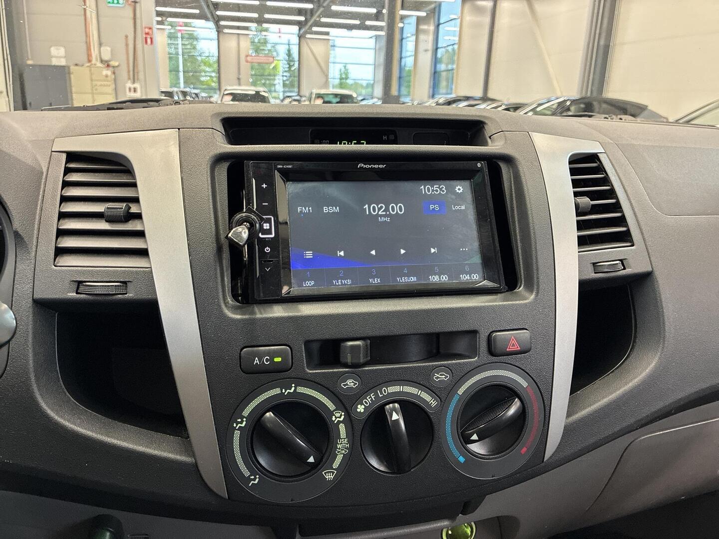 TOYOTA Hilux 2011
