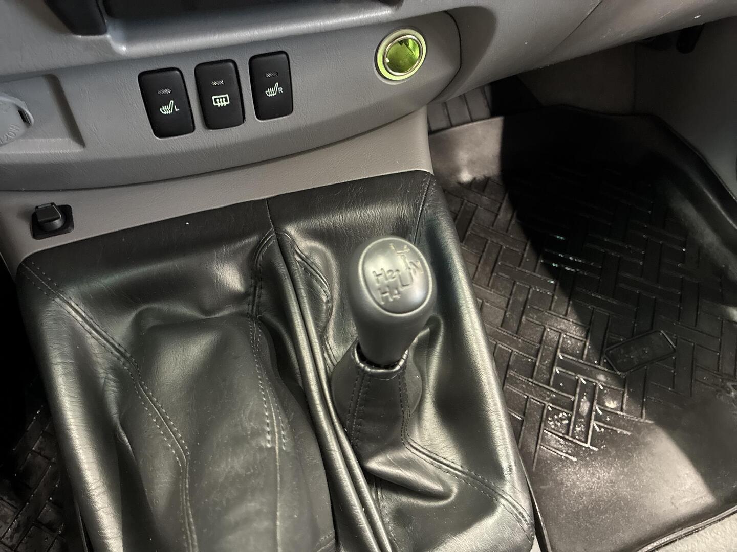 TOYOTA Hilux 2011