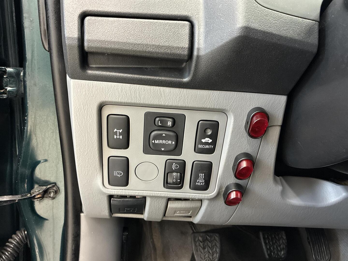 TOYOTA Hilux 2011