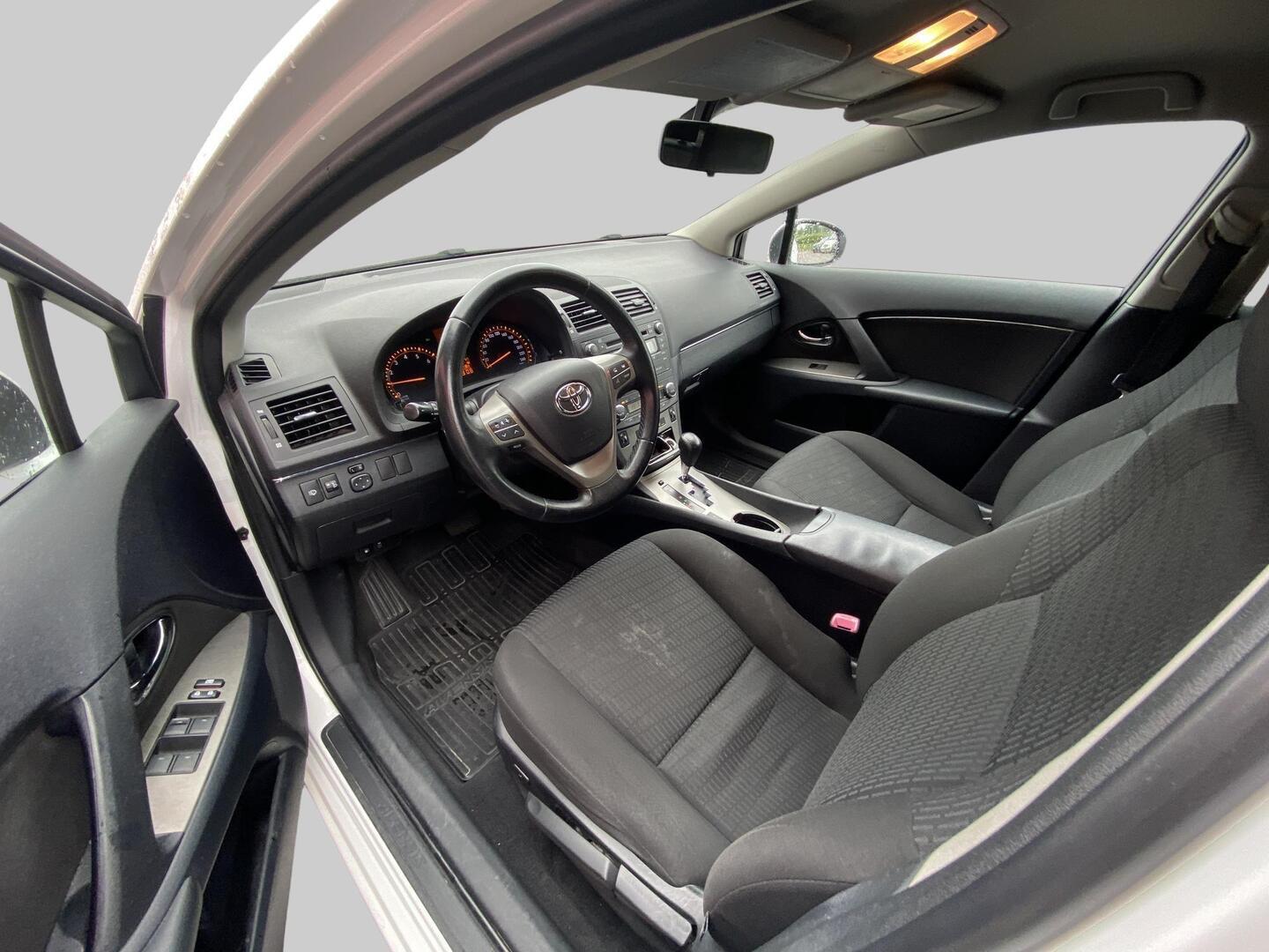 TOYOTA Avensis 2009