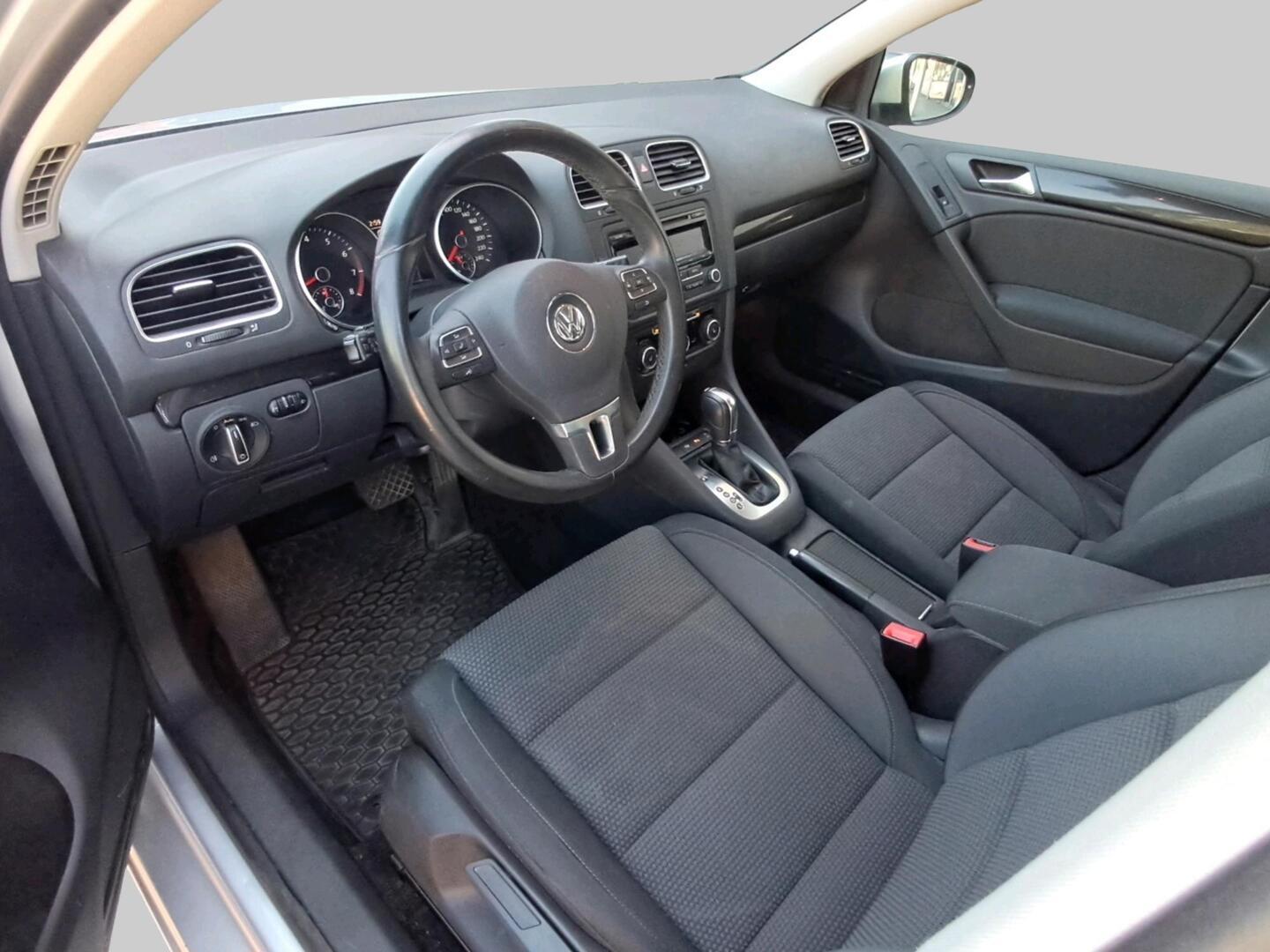 VOLKSWAGEN Golf 2012