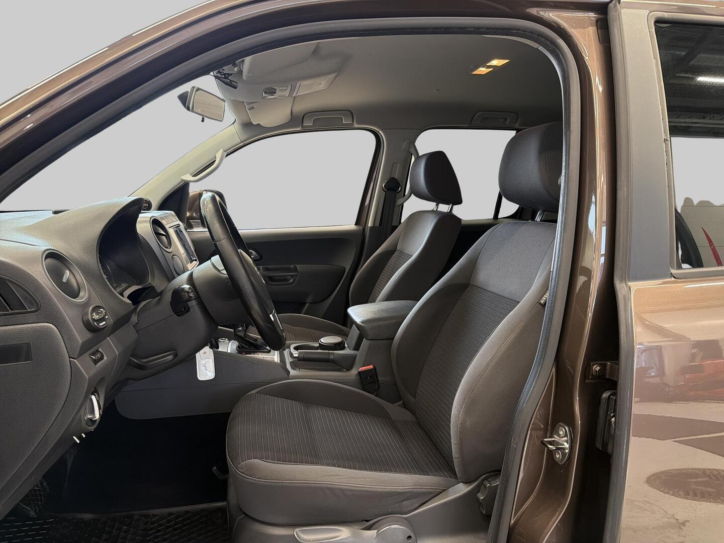 VOLKSWAGEN Amarok 2014