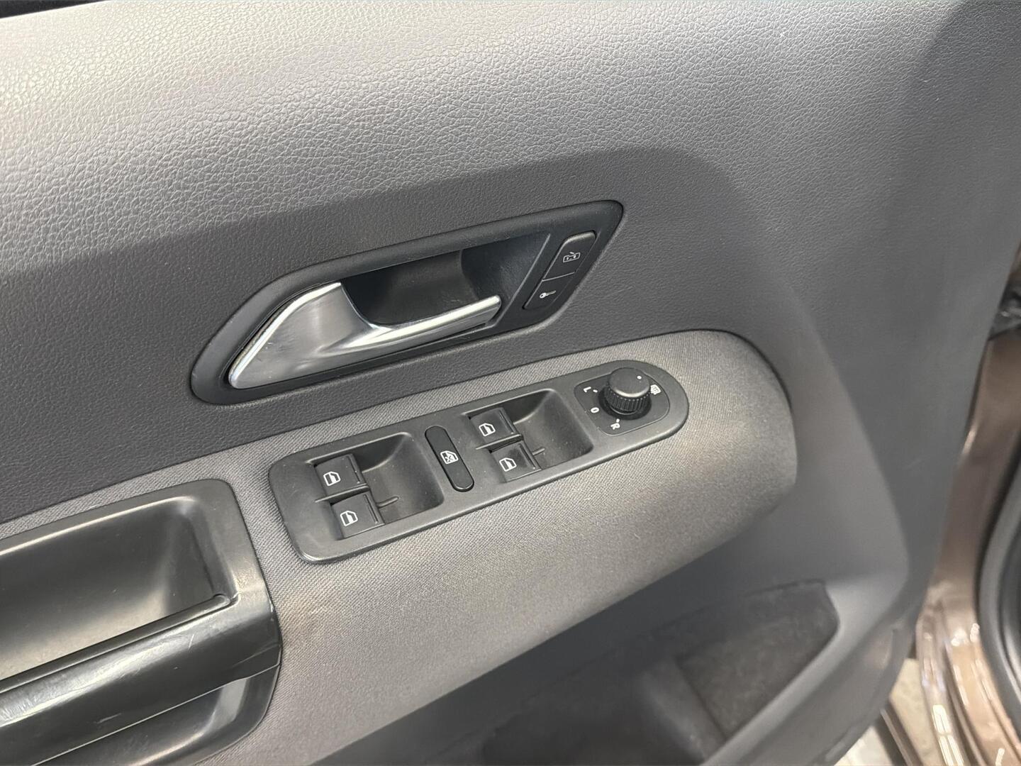 VOLKSWAGEN Amarok 2014